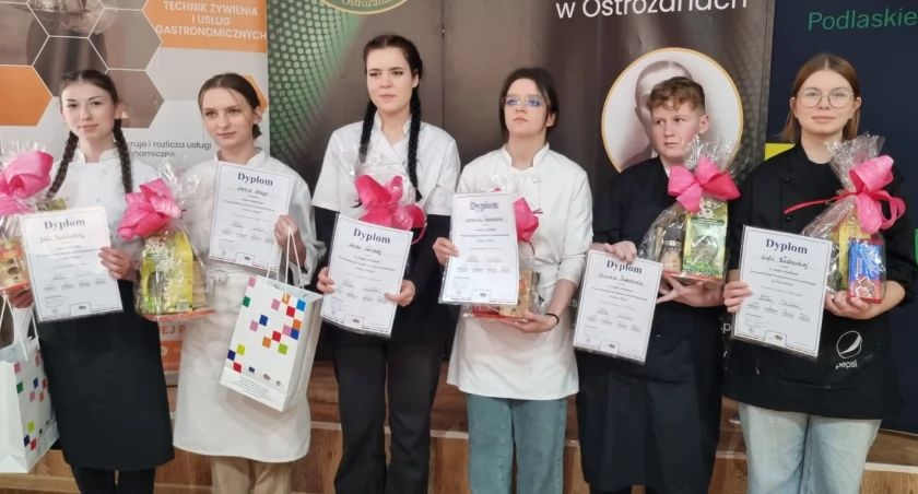 Grupa startujących uczniów z ZSR Ostrożany