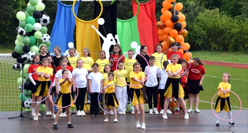 Na zdjęciu część artystyczna z okazji otwarcia obiektów w Czartajewie