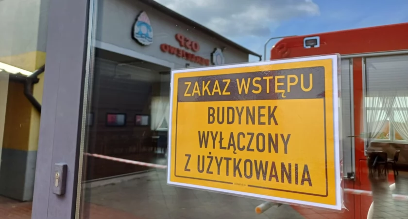Na zdjęciu informacja z drzwi świetlicy w Perlejewie