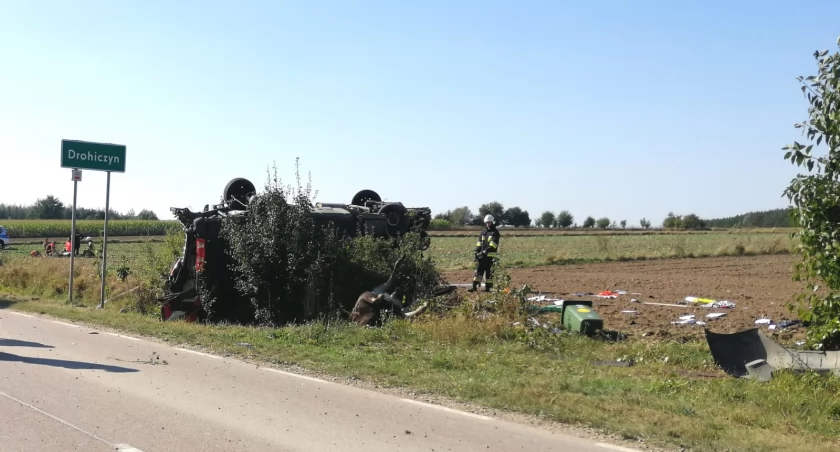 Na zdjęciu wypadek na DW 692 Drohiczyn - Dziadkowice