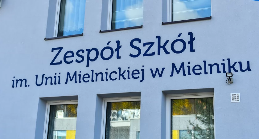 Na zdjęciu Zespoł Szkół im. Unii Mielnickiej w Mielniku