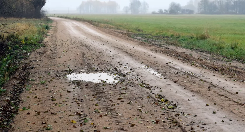 Na zdjęciu droga w Putkowicach Nadolnych