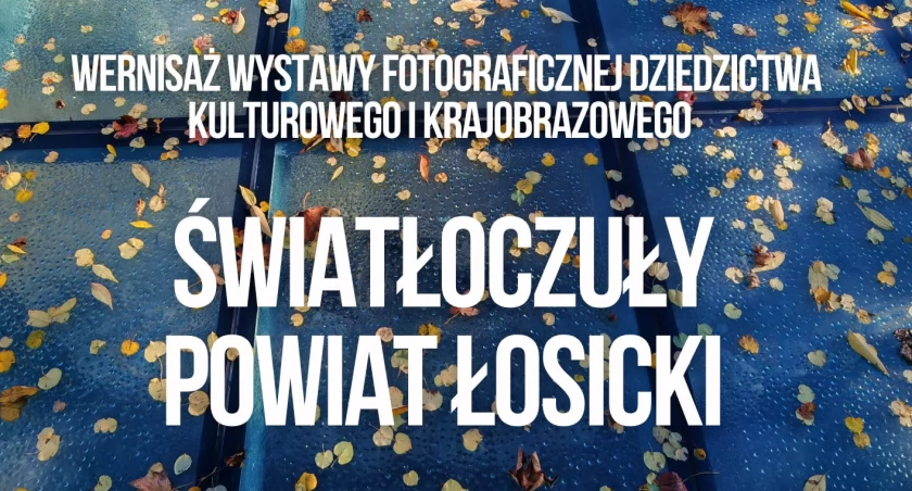 Na zdjęciu plakat z zaproszeniem