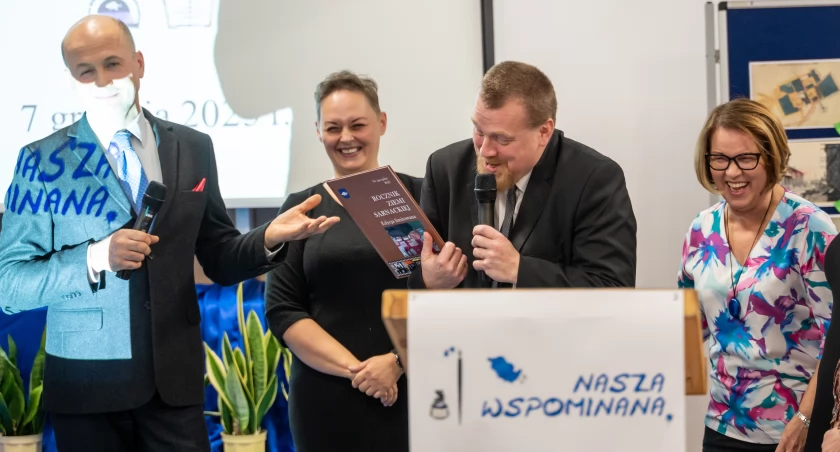 Na zdjęciu konferencja w Sarnakach 