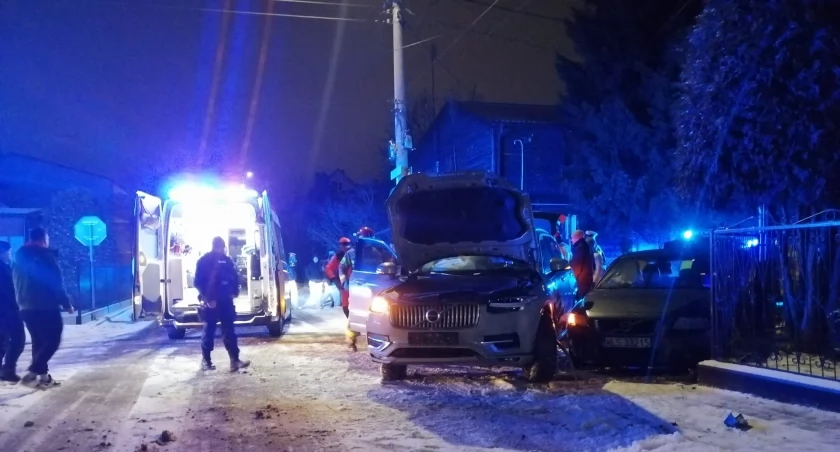 Na zdjęciu zdarzenie drogowe na skrzyżowaniu ulic Kraszewskiego i Konopnickiej w Siemiatyczach.
