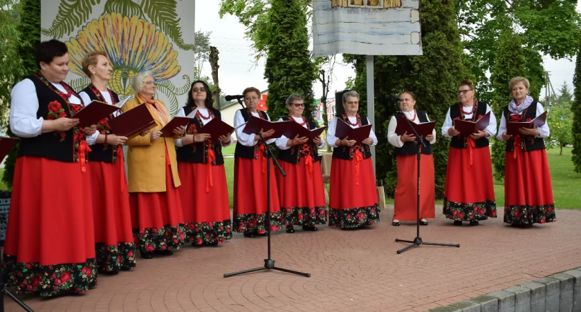Na zdjęciu zespół Tęcza z Nurca Stacji