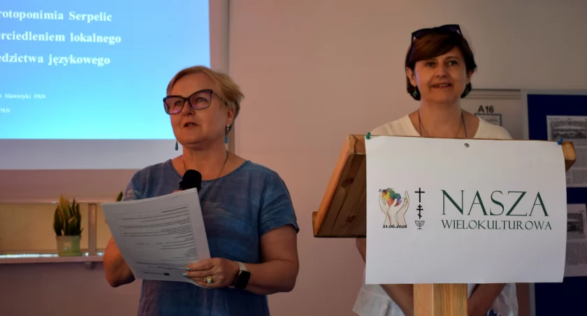 Na zdjęciu prof. Dorota Rembiszewska i prof. Helena Krasowska, prelegentki konferencji naukowej 