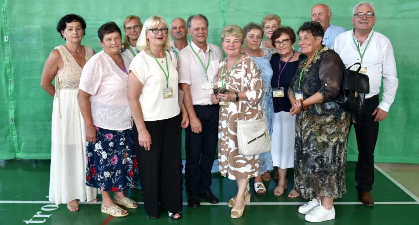 Na zdjęciu absolwenci ZSR Ostrożany
