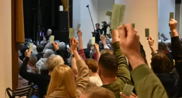 Walne w spółdzielni, czyli cztery i pół godziny na betonowych schodach